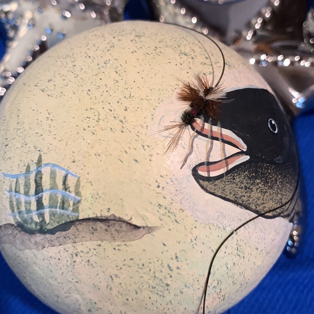 Five (5) Handmade paper mache, hand painted fish from Alaska with tiny flies. - Picture 11 of 12